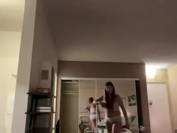 Chaturbate Live Sex Cam of lyracyrus