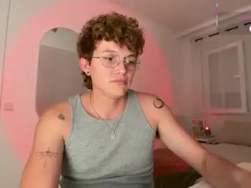 Chaturbate Live Sex Cam of anddres_boss