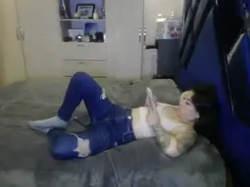 Chaturbate Live Sex Cam of holly_rose69