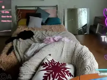 Chaturbate Live Sex Cam of lilyviolet7