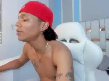 Chaturbate Free Live Porn of andykings_1