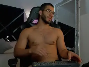 Chaturbate Live Sex Cam of francobanderas1