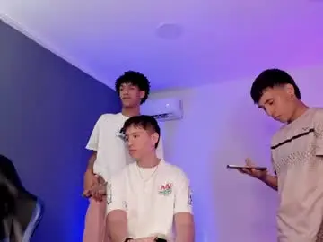 Chaturbate Live Sex Cam of handsomeboys19