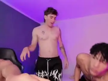 Chaturbate Live Sex Cam of handsomeboys19