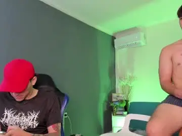 Chaturbate Live Sex Cam of handsomeboys19