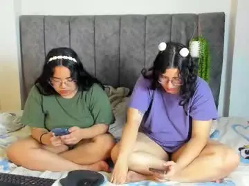 Chaturbate Live Sex Cam of maddie_and_chelsea_