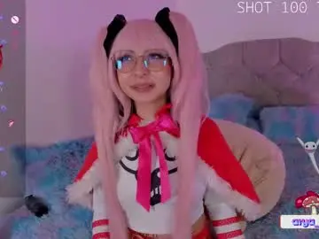 Chaturbate Live Sex Cam of arya_line