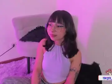 Chaturbate Live Sex Cam of arya_line