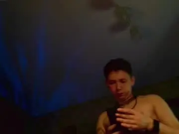 Chaturbate Watch Live Sex Cams of emveeboy96