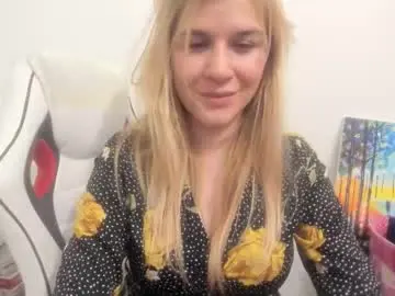 Chaturbate Live Sex Cam of artsyandcraftsy_