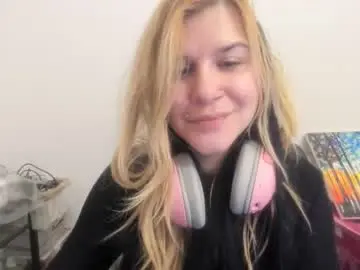 Chaturbate Live Sex Cam of artsyandcraftsy_