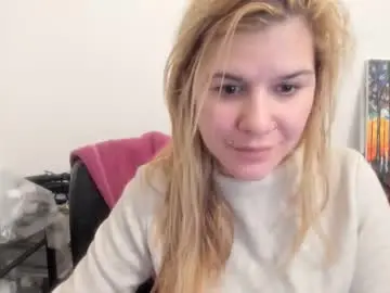 Chaturbate Live Sex Cam of artsyandcraftsy_