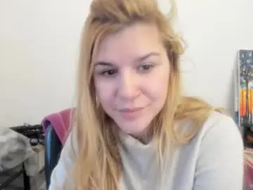 Chaturbate Live Sex Cam of artsyandcraftsy_