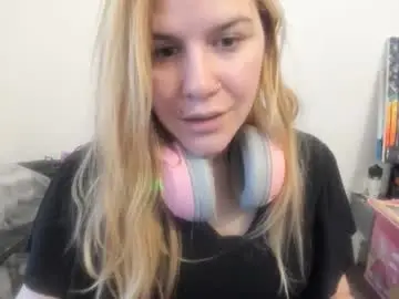 Chaturbate Live Sex of artsyandcraftsy_