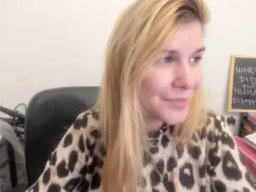 Chaturbate Free Live Porn of artsyandcraftsy_