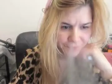 Chaturbate Sex Cam of artsyandcraftsy_