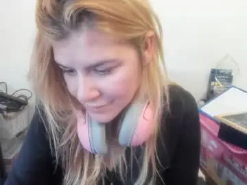 Chaturbate Live Sex of artsyandcraftsy_