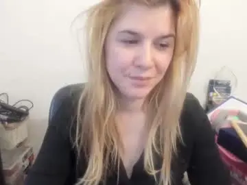 Chaturbate Live Sex Cam of artsyandcraftsy_