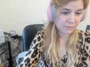 Chaturbate Sex Cam of artsyandcraftsy_