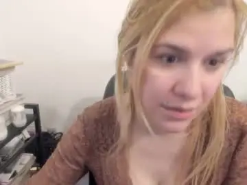 Chaturbate Live Sex Cam of artsyandcraftsy_