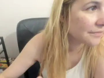 Chaturbate Live Sex of artsyandcraftsy_
