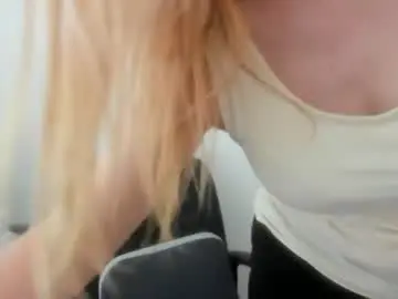 Chaturbate Free Live Porn of artsyandcraftsy_