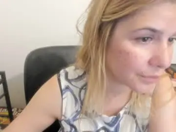 Chaturbate Sex Cam of artsyandcraftsy_
