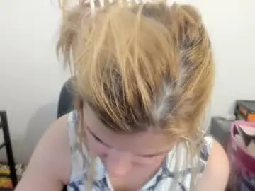 Chaturbate Live Sex Cam of artsyandcraftsy_
