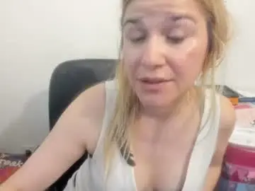 Chaturbate Free Live Porn of artsyandcraftsy_