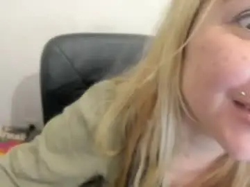 Chaturbate Live Sex Cam of artsyandcraftsy_