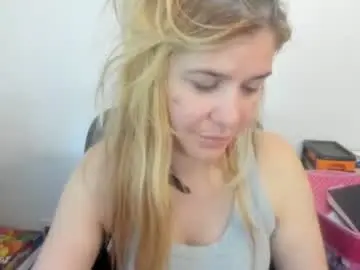 Chaturbate Live Sex Cam of artsyandcraftsy_