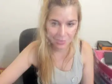 Chaturbate Live Sex of artsyandcraftsy_