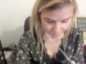 Chaturbate Sex Chat of artsyandcraftsy_
