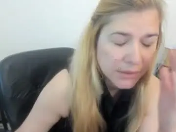 Chaturbate Sex Chat of artsyandcraftsy_