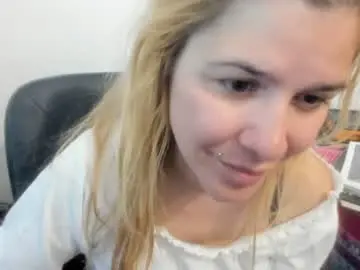 Chaturbate Live Porn of artsyandcraftsy_