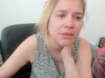 Chaturbate Sex Cam of artsyandcraftsy_