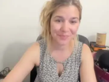 Chaturbate Live Sex of artsyandcraftsy_