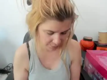 Chaturbate Live Porn of artsyandcraftsy_