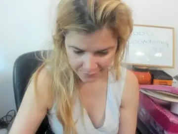 Chaturbate Sex Chat of artsyandcraftsy_