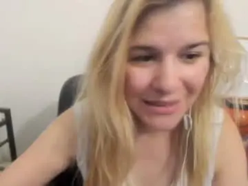 Chaturbate Live Sex Cam of artsyandcraftsy_