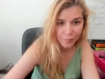Chaturbate Sex Cam of artsyandcraftsy_