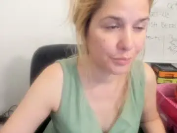 Chaturbate Nude Webcam of artsyandcraftsy_