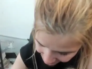 Chaturbate Sex Cam of artsyandcraftsy_