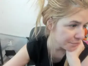 Chaturbate Sex Cam of artsyandcraftsy_