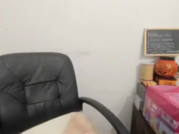 Chaturbate Live Porn of artsyandcraftsy_
