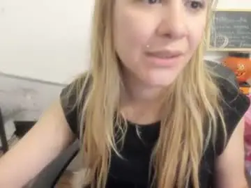 Chaturbate Free Porn Cam of artsyandcraftsy_
