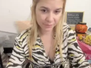 Chaturbate Live Sex of artsyandcraftsy_