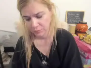 Chaturbate Sex Cam of artsyandcraftsy_