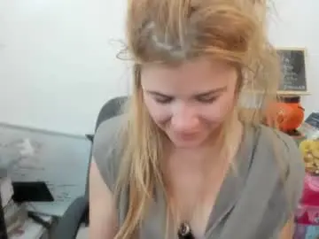 Chaturbate Live Sex Cam of artsyandcraftsy_