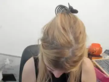 Chaturbate Live Sex of artsyandcraftsy_
